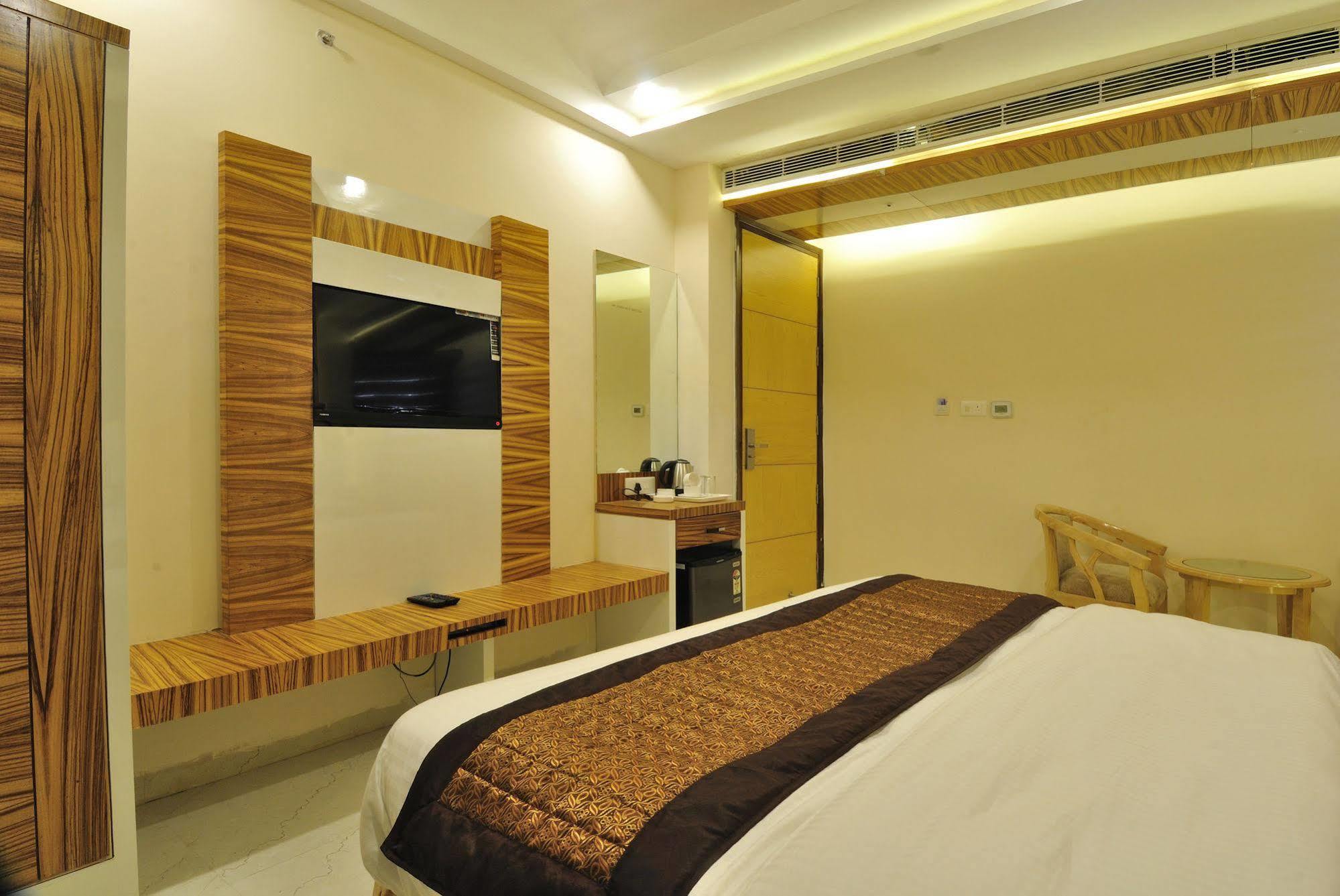 Aman Continental - 2Mins From Railway Station And 5 Mins From Metro Ξενοδοχείο Νέο Δελχί Εξωτερικό φωτογραφία